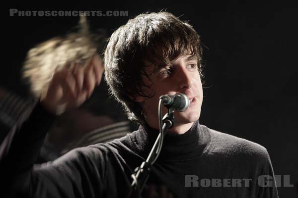 THE RASCALS - 2008-12-01 - PARIS - La Maroquinerie - Miles Kane